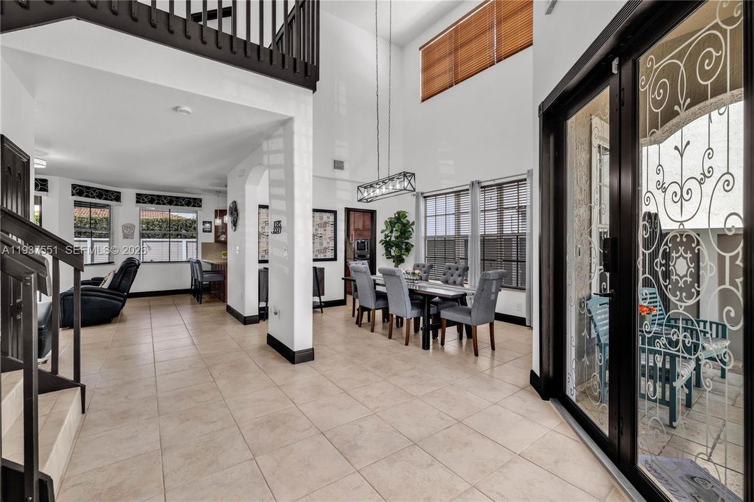 待售: $1,075,000 (4 贝兹, 3 浴室, 2723 平方英尺)