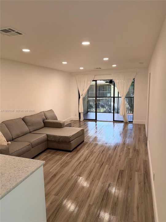 For Rent: $2,300 (2 beds, 2 baths, 1040 Square Feet)