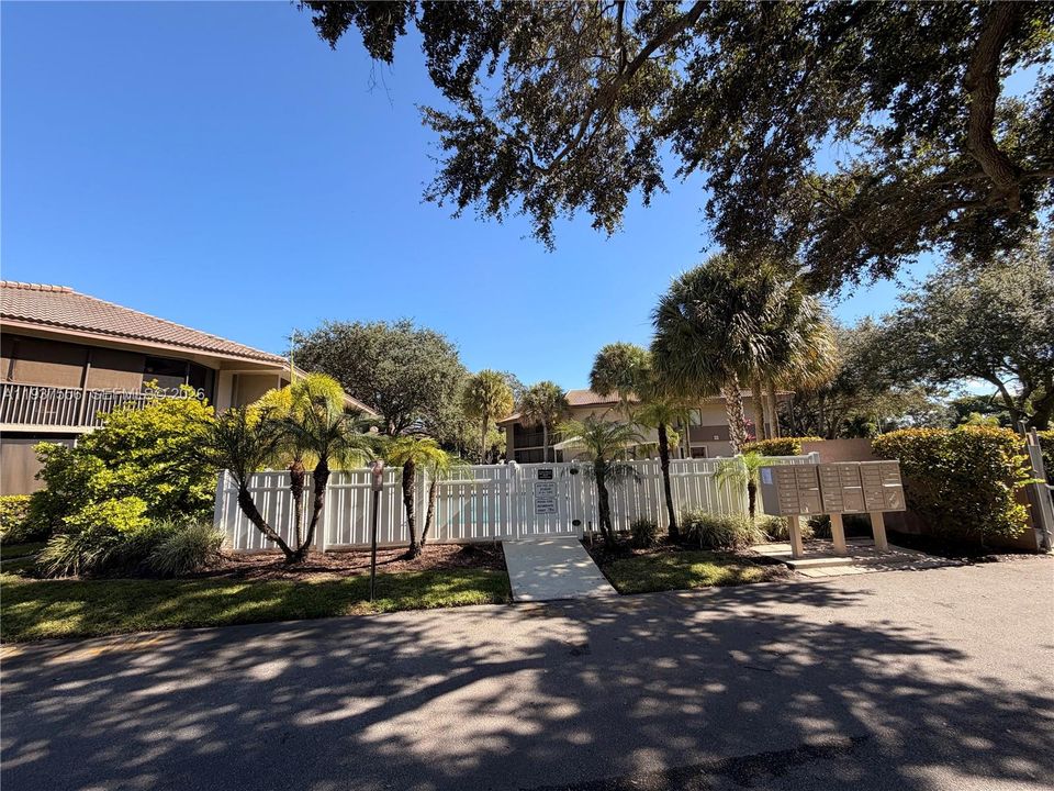 For Rent: $2,300 (2 beds, 2 baths, 1040 Square Feet)