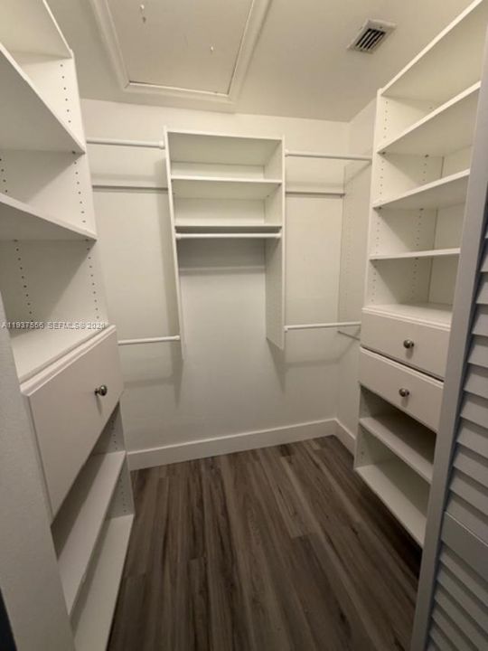 For Rent: $2,300 (2 beds, 2 baths, 1040 Square Feet)