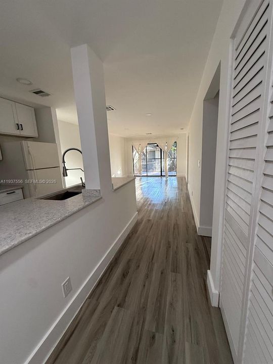 For Rent: $2,300 (2 beds, 2 baths, 1040 Square Feet)