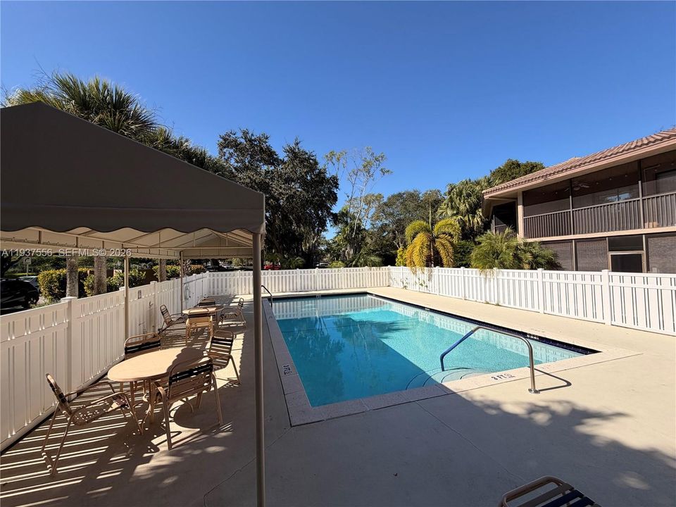 For Rent: $2,300 (2 beds, 2 baths, 1040 Square Feet)