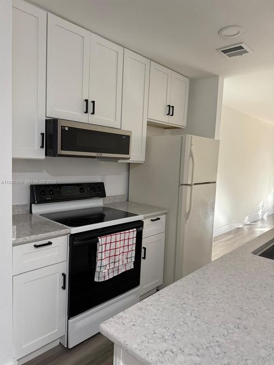 For Rent: $2,300 (2 beds, 2 baths, 1040 Square Feet)
