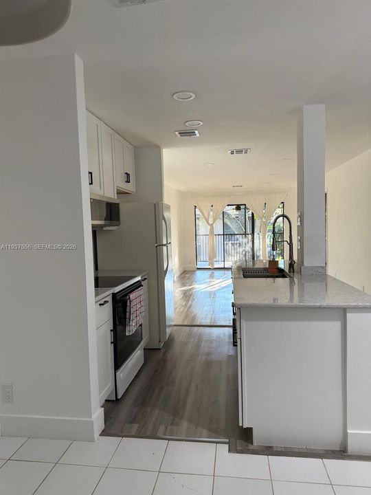 For Rent: $2,300 (2 beds, 2 baths, 1040 Square Feet)