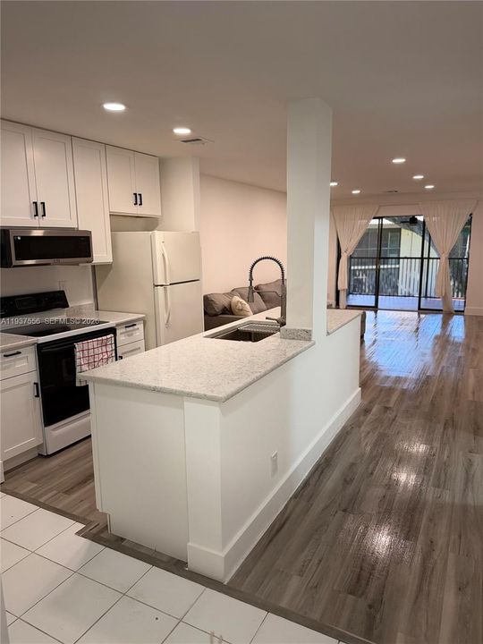 For Rent: $2,300 (2 beds, 2 baths, 1040 Square Feet)