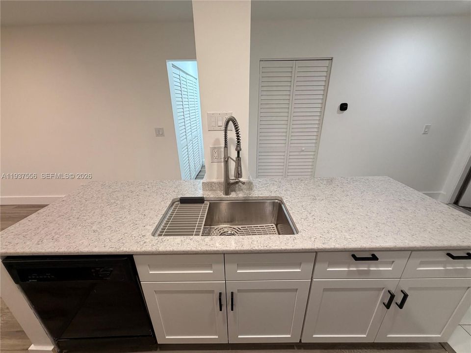 For Rent: $2,300 (2 beds, 2 baths, 1040 Square Feet)