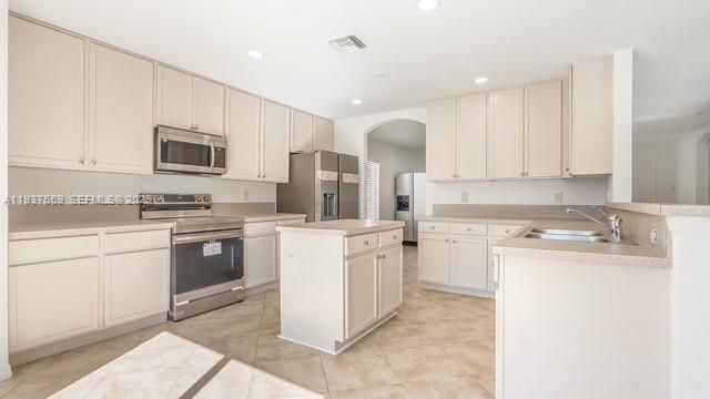 En Venta: $820,500 (6 camas, 4 baños, 3416 Pies cuadrados)