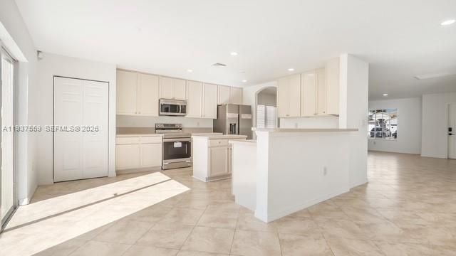 En Venta: $820,500 (6 camas, 4 baños, 3416 Pies cuadrados)