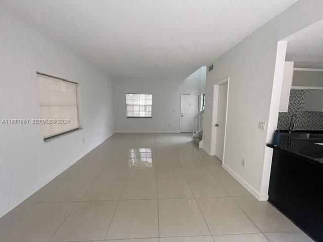 В аренду: $3,100 (3 спален, 2 ванн, 1377 Квадратных фут)