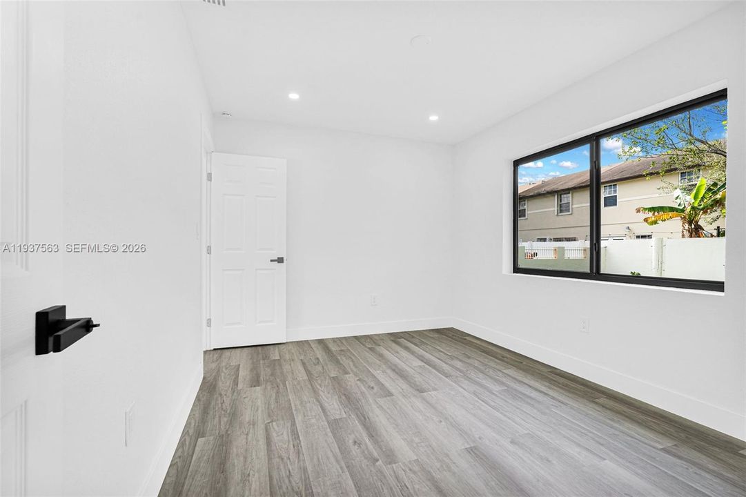 For Sale: $565,000 (3 beds, 2 baths, 1104 Square Feet)