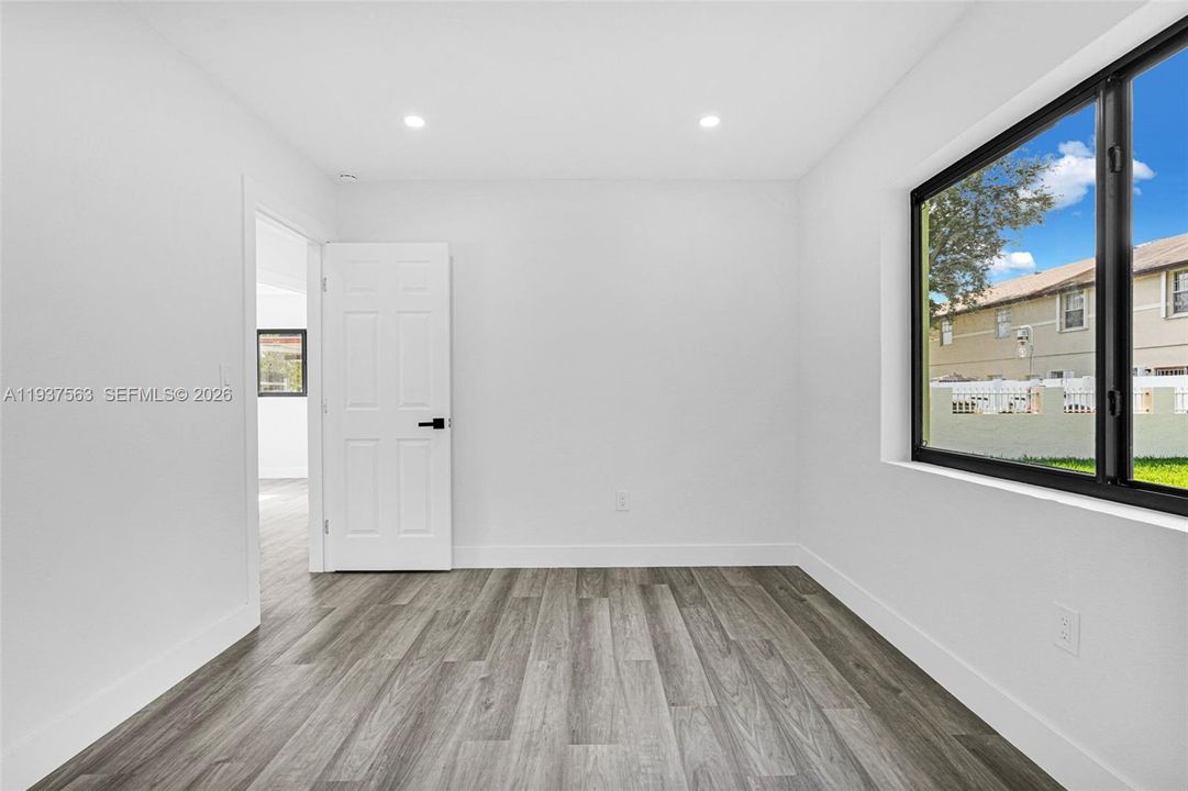 For Sale: $565,000 (3 beds, 2 baths, 1104 Square Feet)