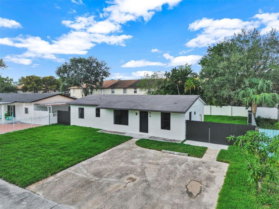 For Sale: $565,000 (3 beds, 2 baths, 1104 Square Feet)