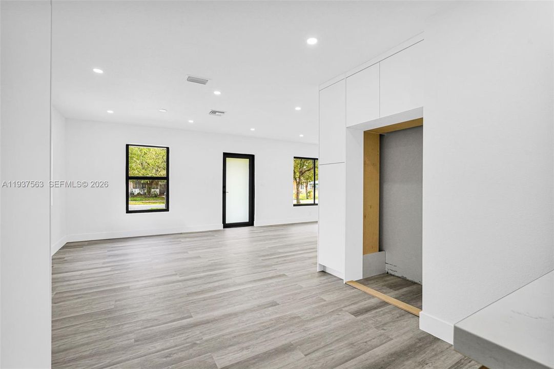 For Sale: $565,000 (3 beds, 2 baths, 1104 Square Feet)