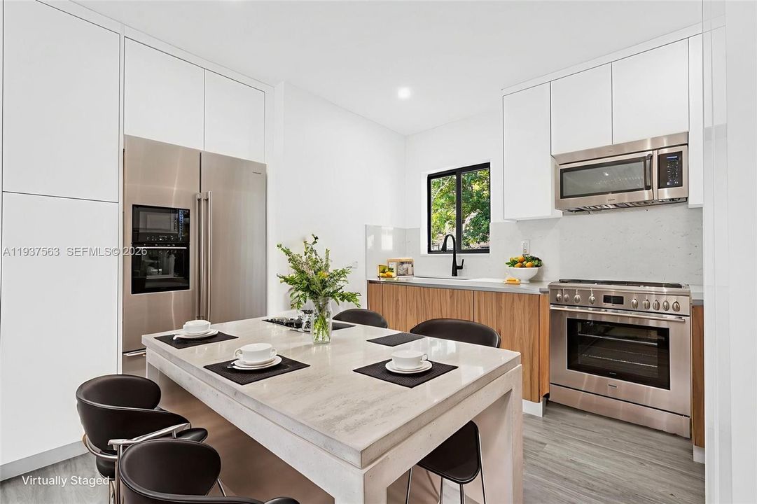 For Sale: $565,000 (3 beds, 2 baths, 1104 Square Feet)