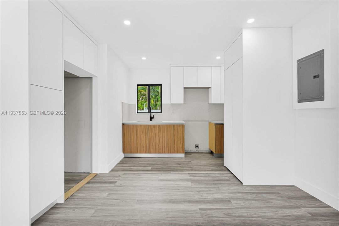 For Sale: $565,000 (3 beds, 2 baths, 1104 Square Feet)