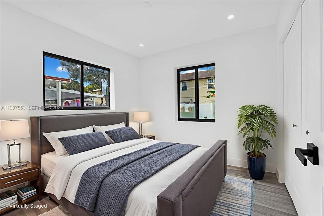 For Sale: $565,000 (3 beds, 2 baths, 1104 Square Feet)