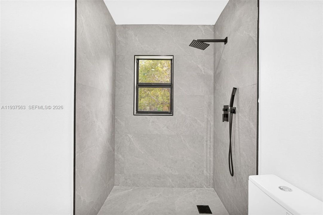 For Sale: $565,000 (3 beds, 2 baths, 1104 Square Feet)