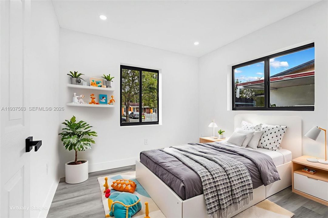 For Sale: $565,000 (3 beds, 2 baths, 1104 Square Feet)