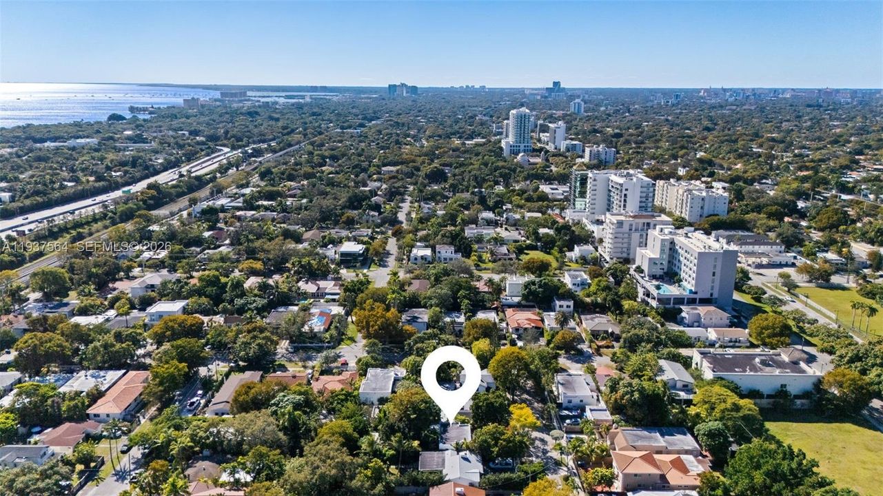 На продажу: $1,495,000 (2 спален, 1 ванн, 1023 Квадратных фут)