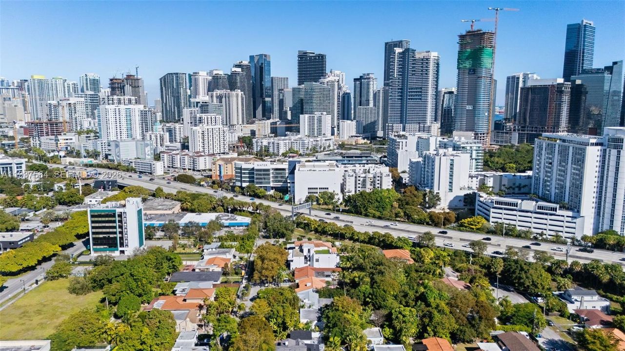 На продажу: $1,495,000 (2 спален, 1 ванн, 1023 Квадратных фут)