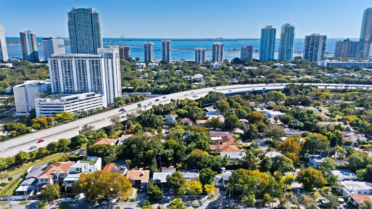 На продажу: $1,495,000 (2 спален, 1 ванн, 1023 Квадратных фут)