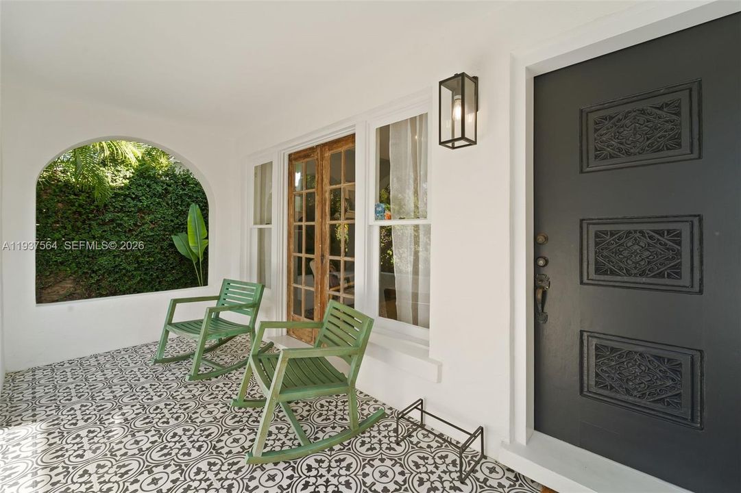 На продажу: $1,495,000 (2 спален, 1 ванн, 1023 Квадратных фут)