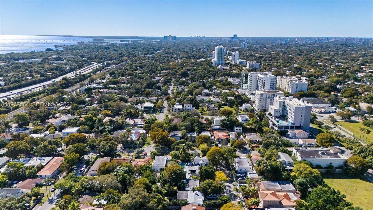 На продажу: $1,495,000 (2 спален, 1 ванн, 1023 Квадратных фут)