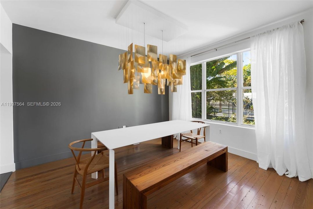 На продажу: $1,495,000 (2 спален, 1 ванн, 1023 Квадратных фут)