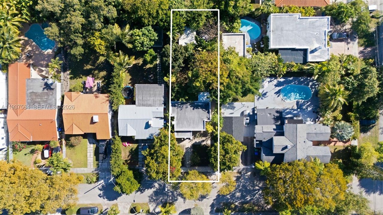 На продажу: $1,495,000 (2 спален, 1 ванн, 1023 Квадратных фут)