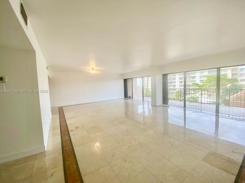 В аренду: $3,299 (2 спален, 3 ванн, 1950 Квадратных фут)