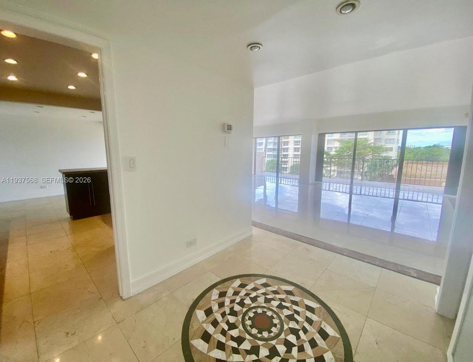 В аренду: $3,299 (2 спален, 3 ванн, 1950 Квадратных фут)