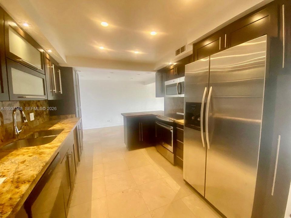 В аренду: $3,299 (2 спален, 3 ванн, 1950 Квадратных фут)