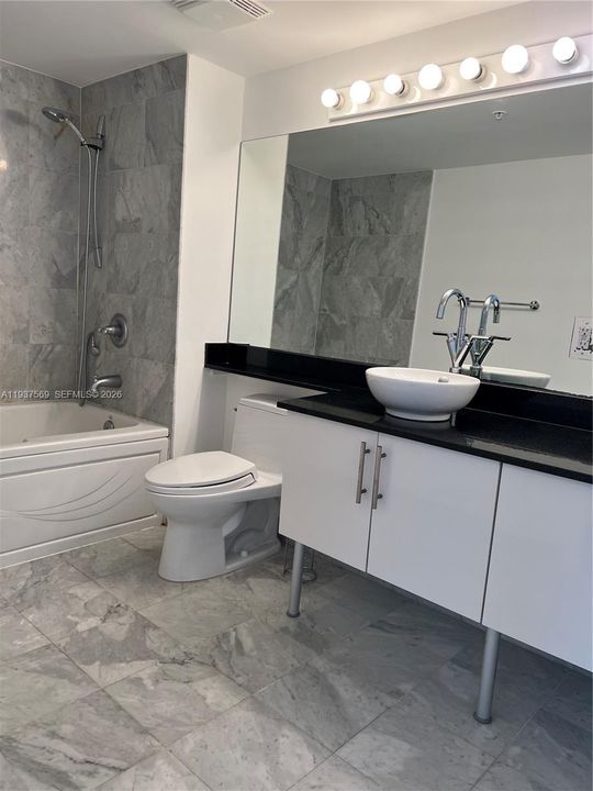 For Rent: $3,490 (2 beds, 2 baths, 1051 Square Feet)