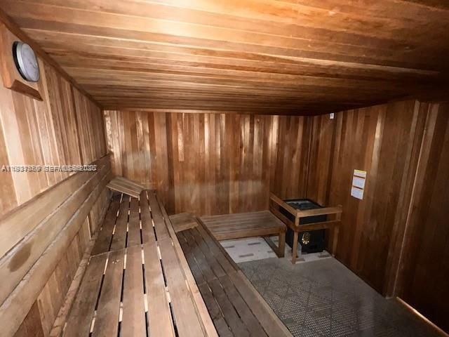 For Rent: $3,490 (2 beds, 2 baths, 1051 Square Feet)