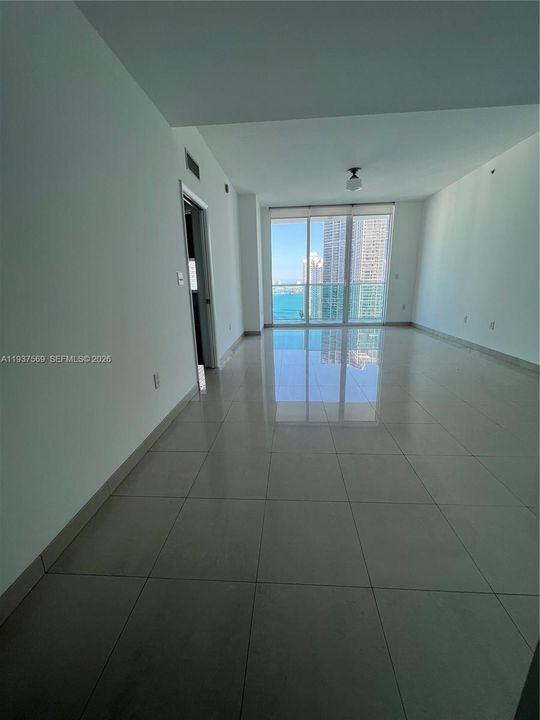 For Rent: $3,490 (2 beds, 2 baths, 1051 Square Feet)