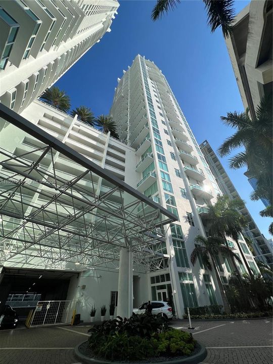 For Rent: $3,490 (2 beds, 2 baths, 1051 Square Feet)