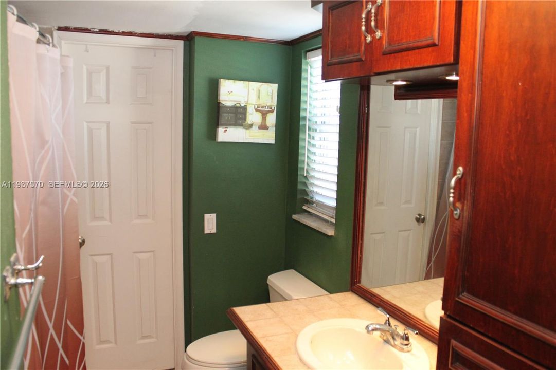 For Sale: $210,000 (2 beds, 1 baths, 850 Square Feet)