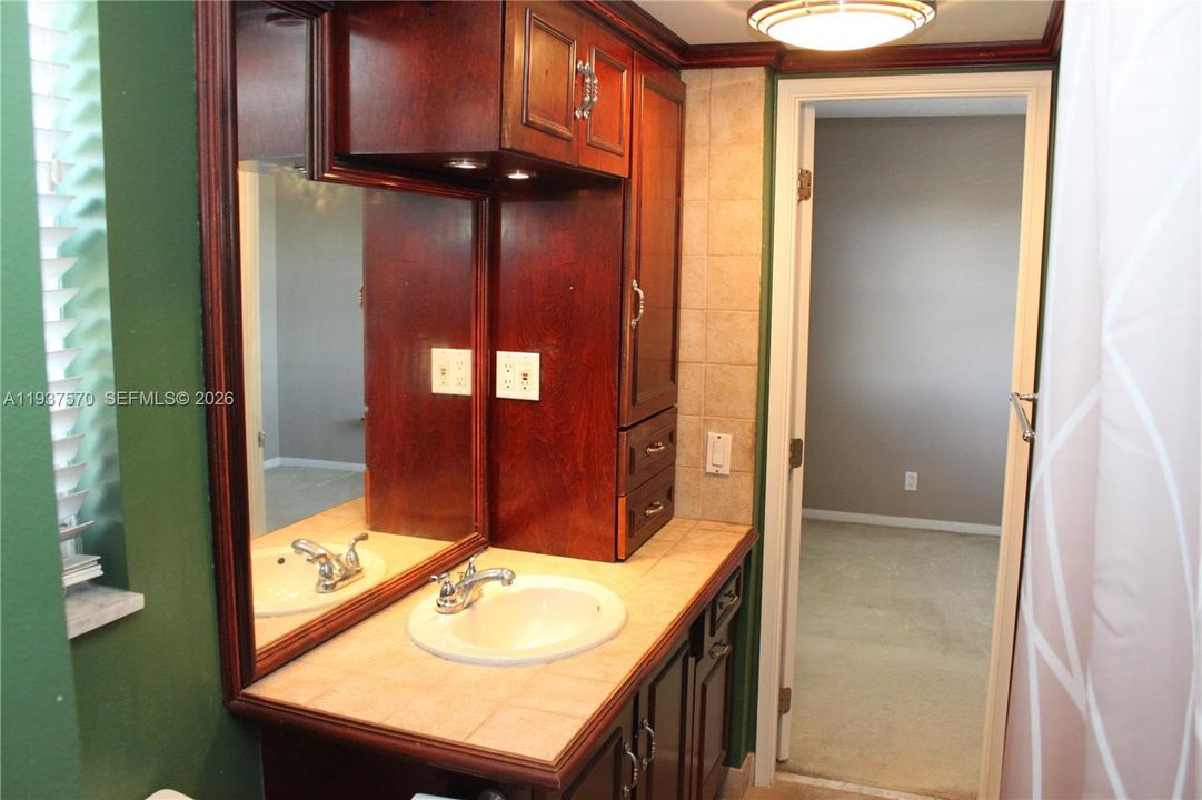 For Sale: $210,000 (2 beds, 1 baths, 850 Square Feet)