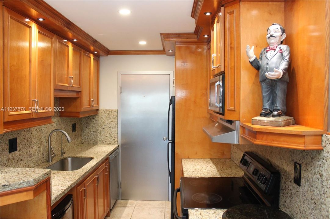 For Sale: $210,000 (2 beds, 1 baths, 850 Square Feet)