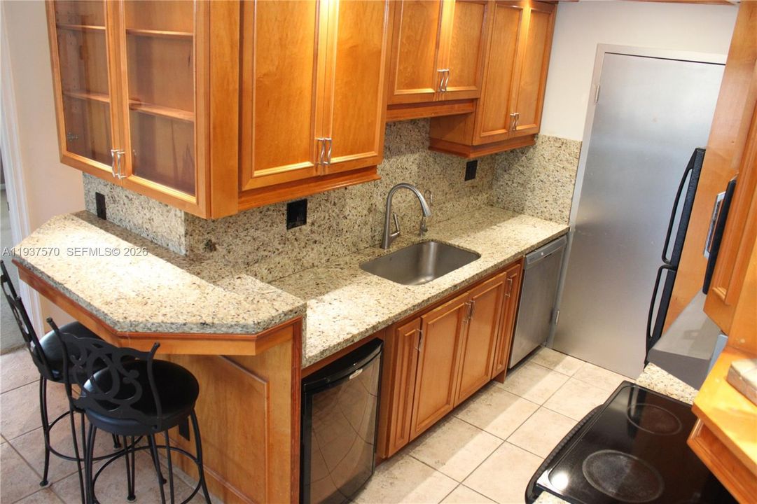 For Sale: $210,000 (2 beds, 1 baths, 850 Square Feet)