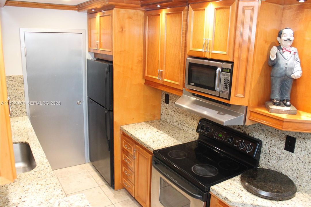 For Sale: $210,000 (2 beds, 1 baths, 850 Square Feet)