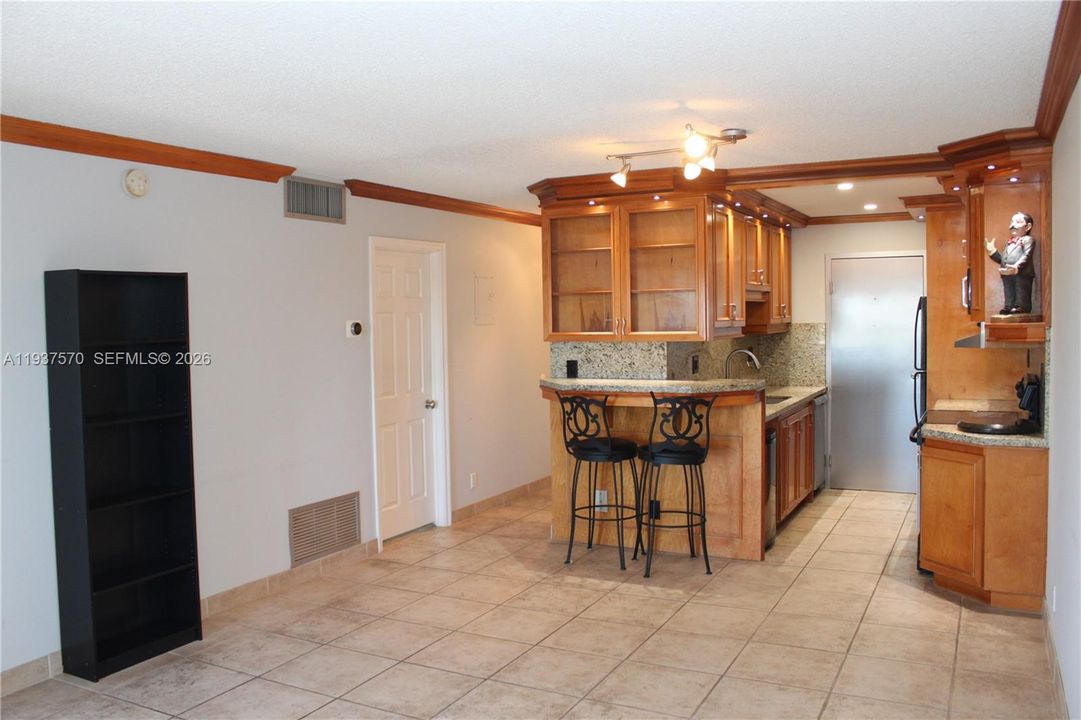 For Sale: $210,000 (2 beds, 1 baths, 850 Square Feet)