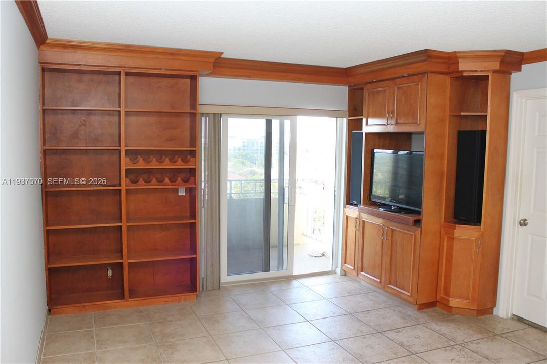 For Sale: $210,000 (2 beds, 1 baths, 850 Square Feet)