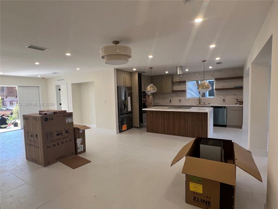 En Venta: $1,150,000 (4 camas, 2 baños, 1976 Pies cuadrados)