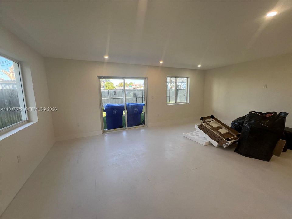 En Venta: $1,150,000 (4 camas, 2 baños, 1976 Pies cuadrados)