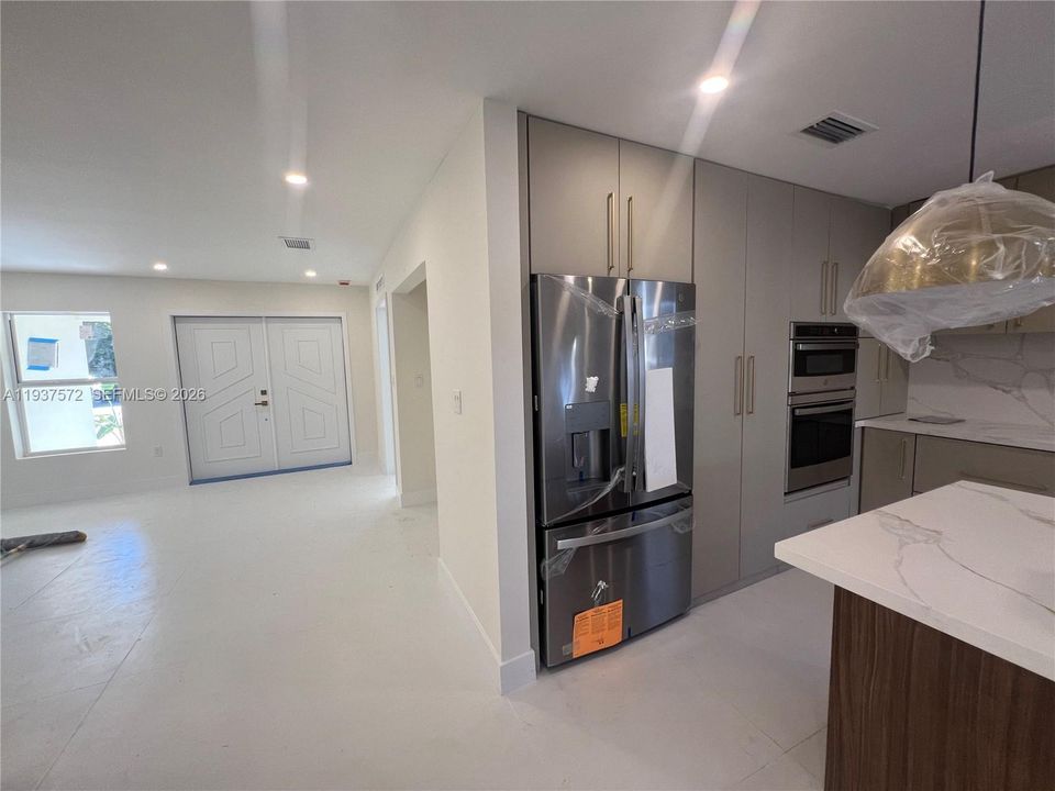 En Venta: $1,150,000 (4 camas, 2 baños, 1976 Pies cuadrados)