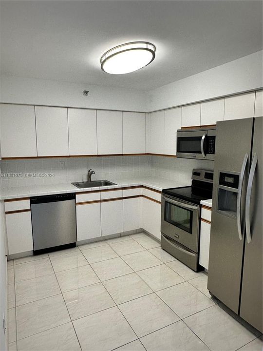 For Rent: $3,200 (2 beds, 2 baths, 1091 Square Feet)