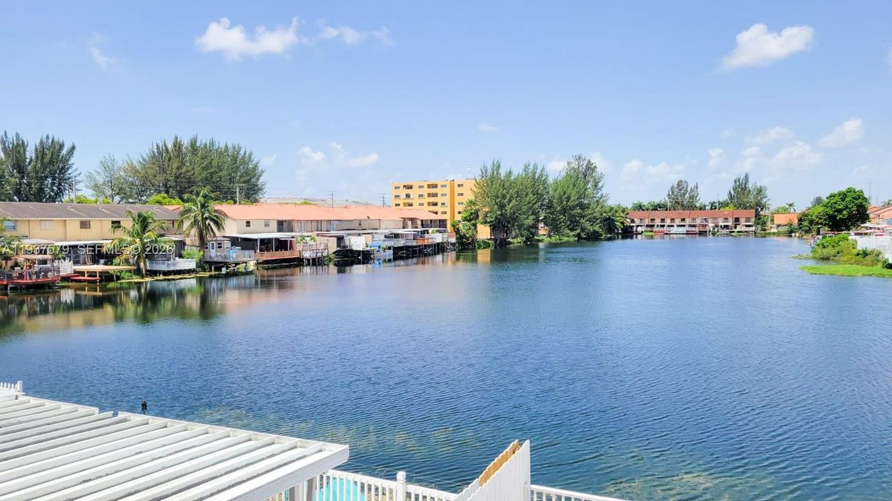 出租: $2,990 (3 贝兹, 2 浴室, 1317 平方英尺)