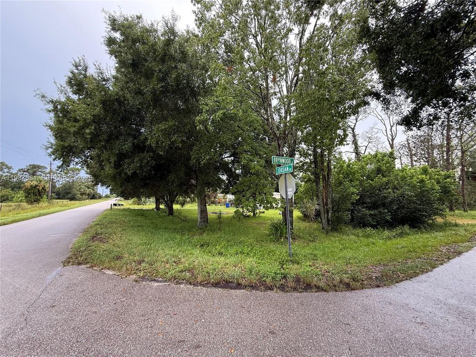 待售: $29,900 (0.17 acres)