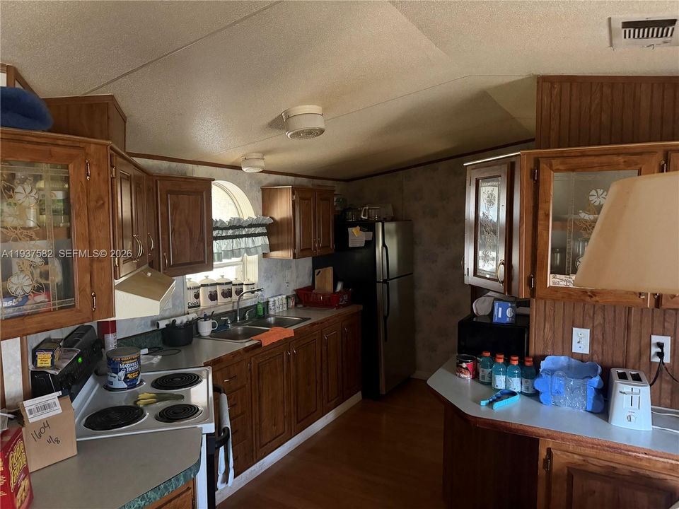 待售: $200,000 (2 贝兹, 2 浴室, 924 平方英尺)